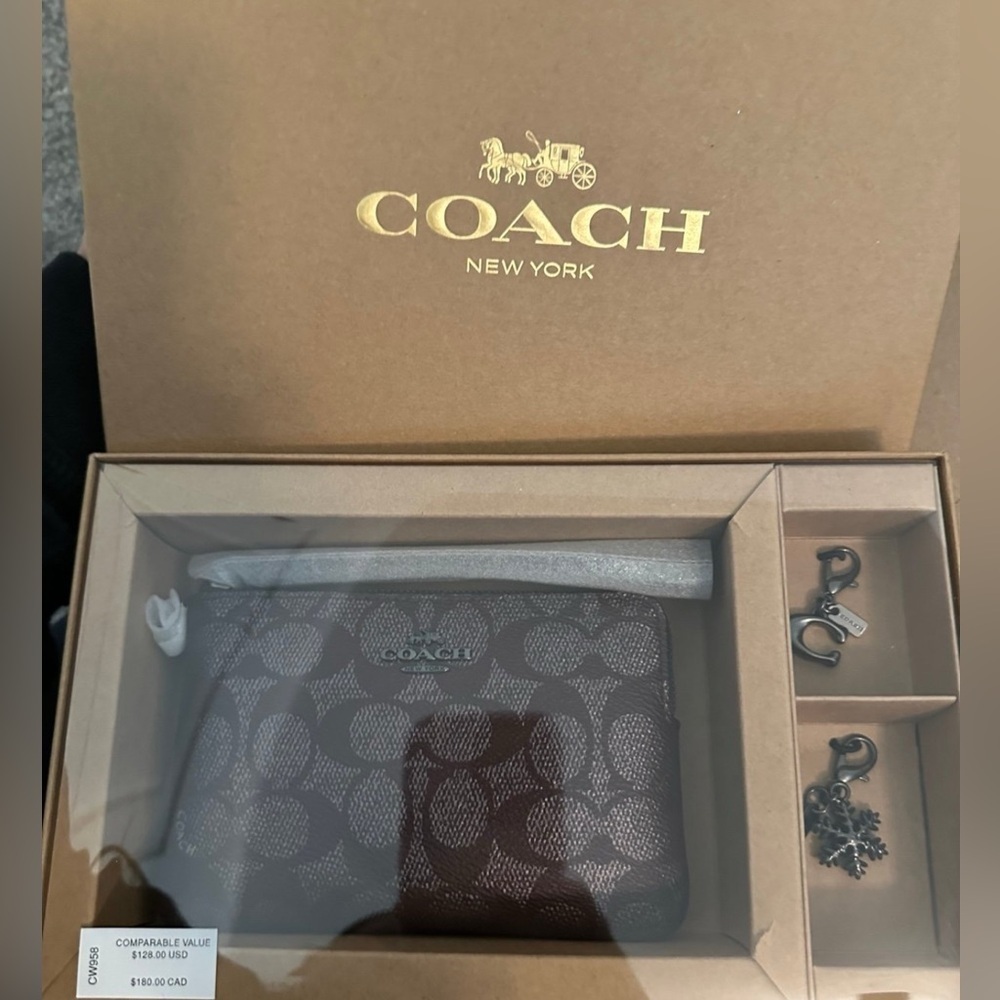 COACH Boxed Corner Zip Wristlet in Signature Canvas with Charms NWT - Picture 5 of 6